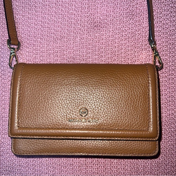 Michael Kors Jet Set Charm Small Phone Crossbody - Picture 2 of 10